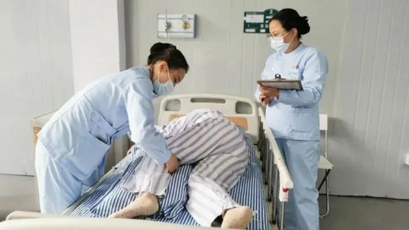 医用级环保材质陪护床：守护失能老人的健康之选**